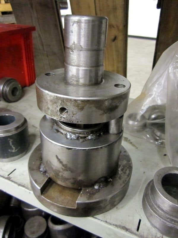 Prässin lävistystyökalu