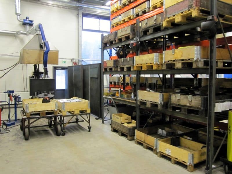 Hitsaustyöpiste ja komponenttivarasto