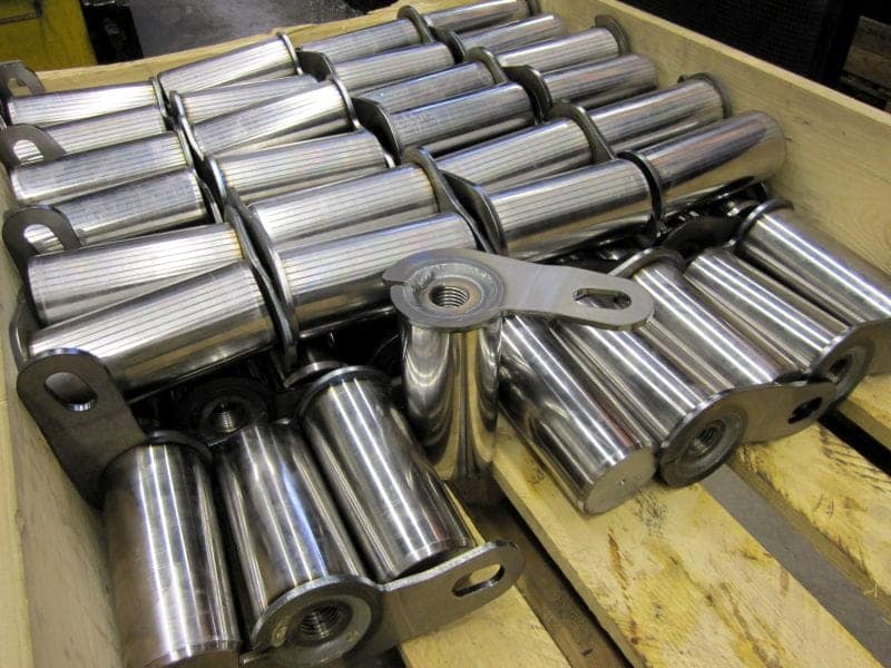 Pöritinpöydällä hitsattuja akseleita