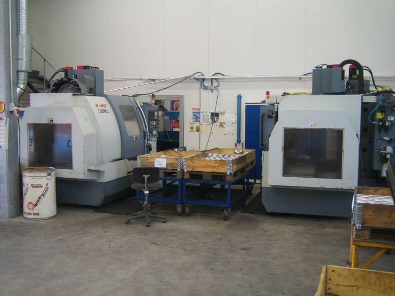 Pystykaraiset työstökeskukset