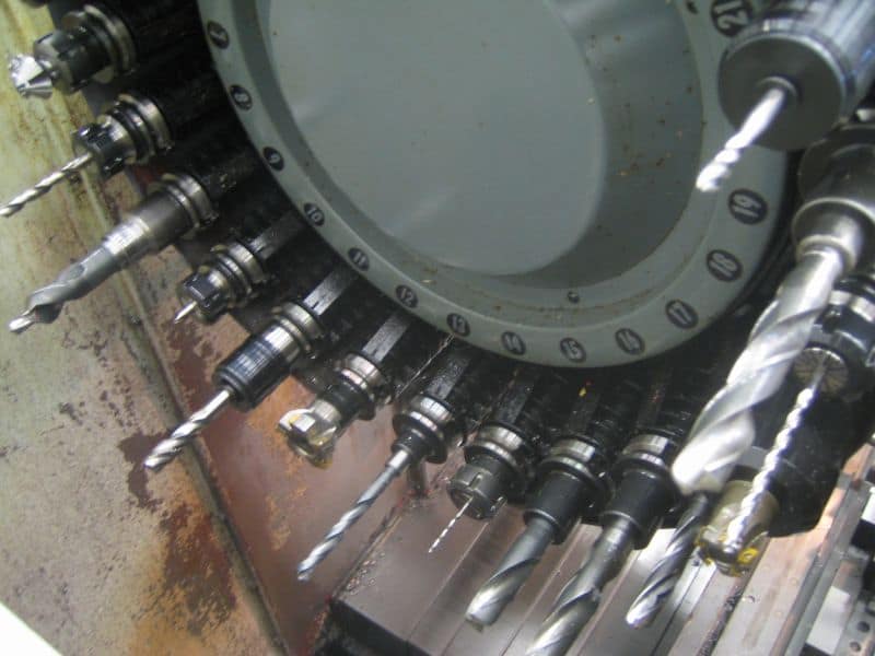 Työstökeskuksen työkalumakasiini